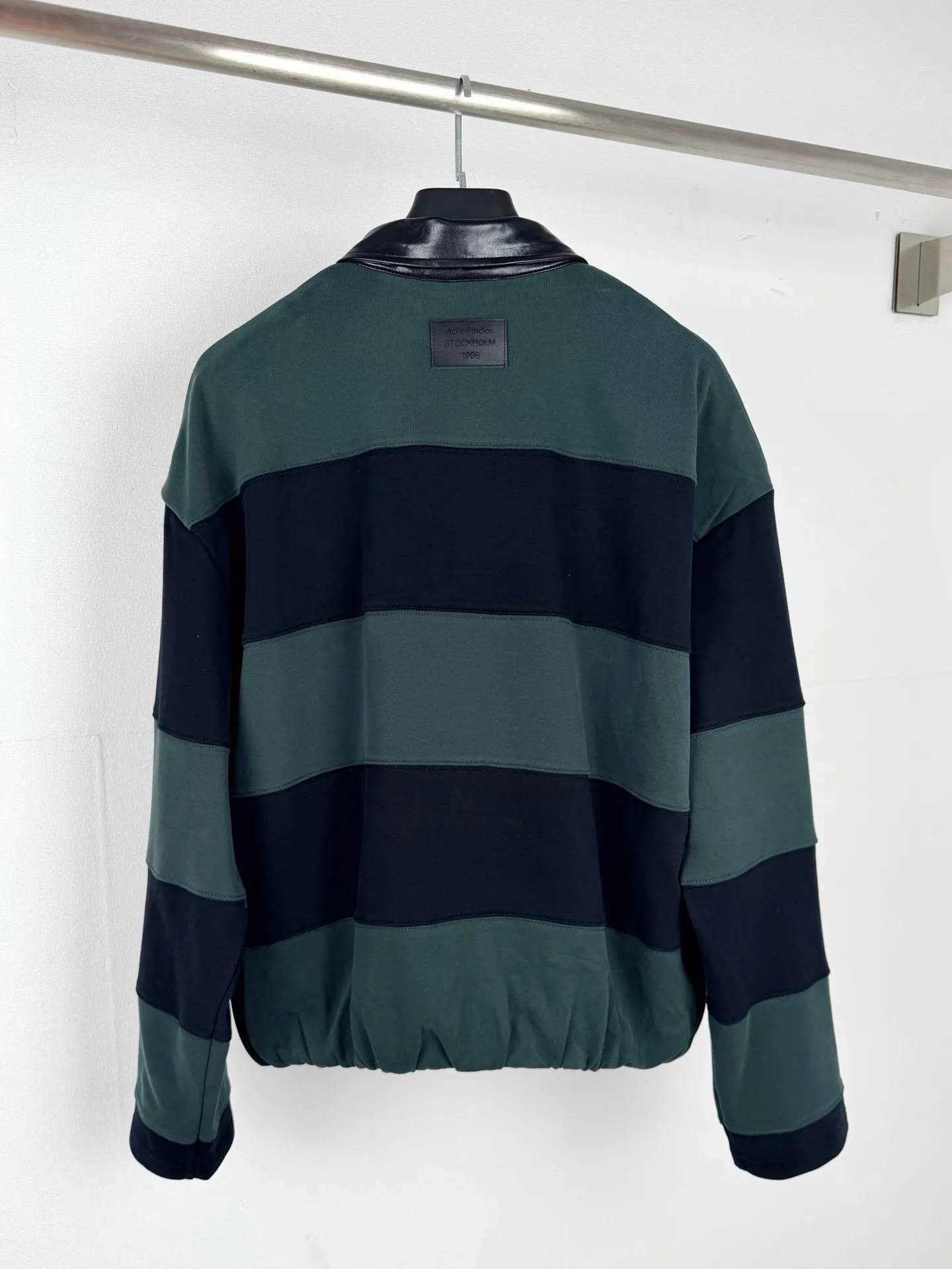 Acne Studios 26SSRetro leather lapel contrast striped sweatshirt purchased and developed by Authentic 5469, custom dyed double-ply terry sweatshirt material, exquisite technical leather, template embroidery, fabric wash, customized 1:1 leather tag, customized 1:1 buttons, customized 1:1 trademark, loose fit Size: S M L XL